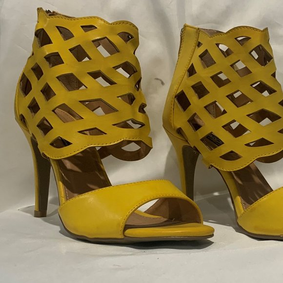 NEW DB DK Ladies Yellow Shoes - Picture 1 of 11
